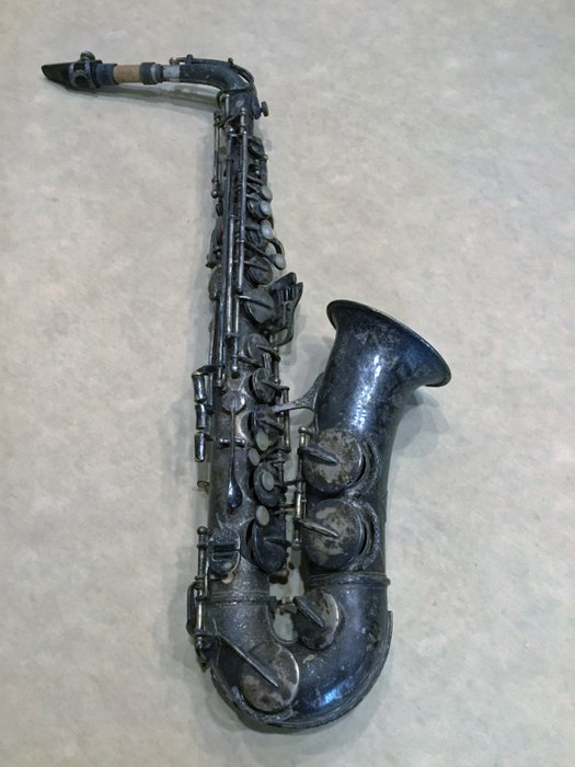 Alt saxophone "Arta Guban Timisoara Luxor Solo" complete, engraved and silver plated.