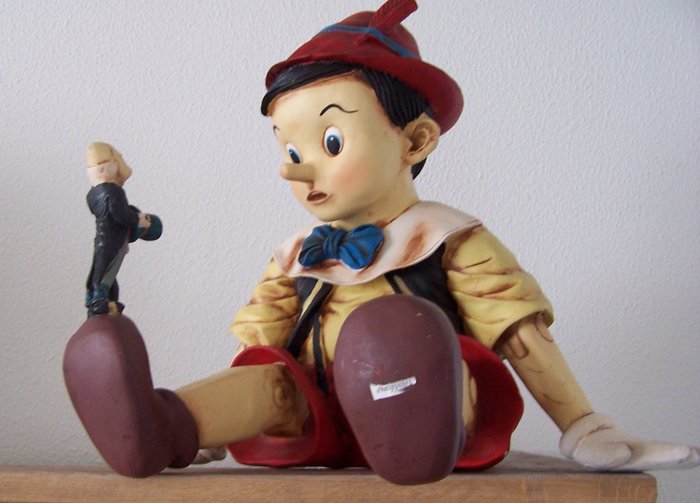 Zeldzaam groot Vintage beeld van Pinokkio met Japie Krekel.