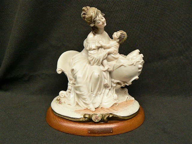 Merli Bruno, Capodimonte - delicate sculpture of a mother and child