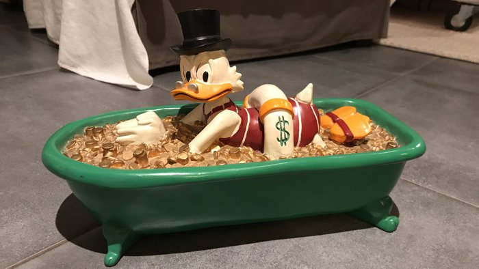 Disney, Walt - Démons & Merveilles - Scrooge in a tub full of money (ca. 1990s)
