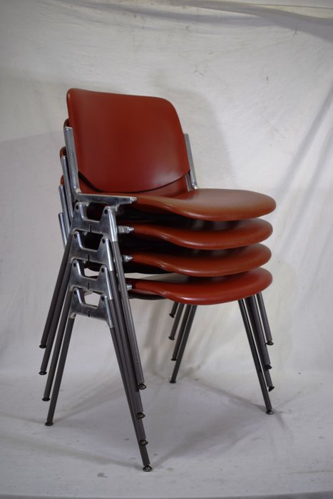 Designed by Giancarlo Piretti for Castelli – 4 'DSC 106' chairs