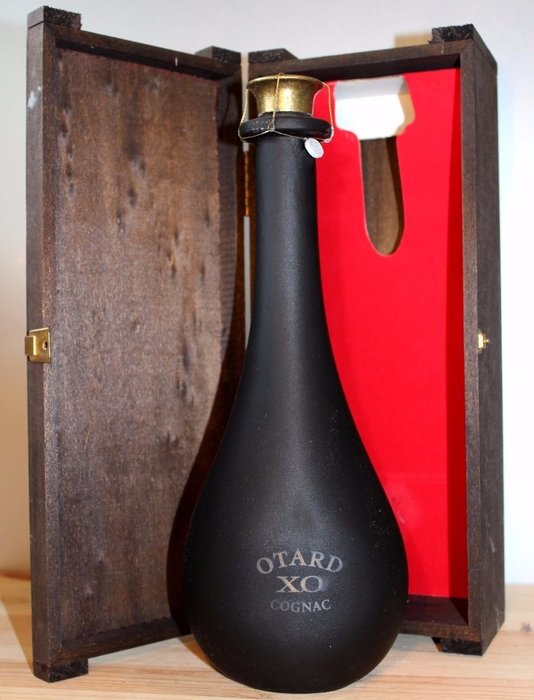 Otard XO "Black Bottle" Chateau de Cognac - 700ml, 40%vol., Original Wooden Box