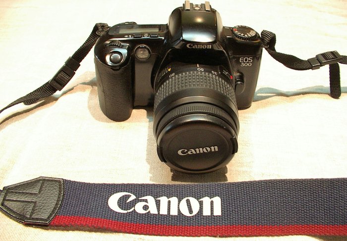 Canon EOS 500 analogue camera - Canon EF 35-80 mm objective