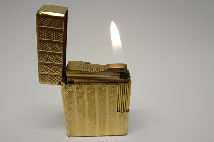 S.T. Dupont lighter, gold plated, chequered pattern, - Catawiki
