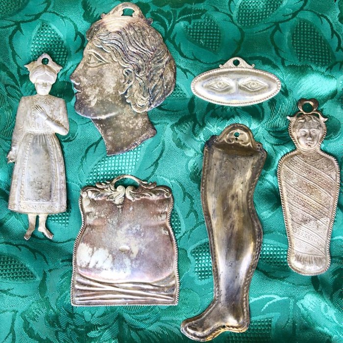 Lot of antique ex-votos in silver, parts of the body are perfect for a doctor’s office