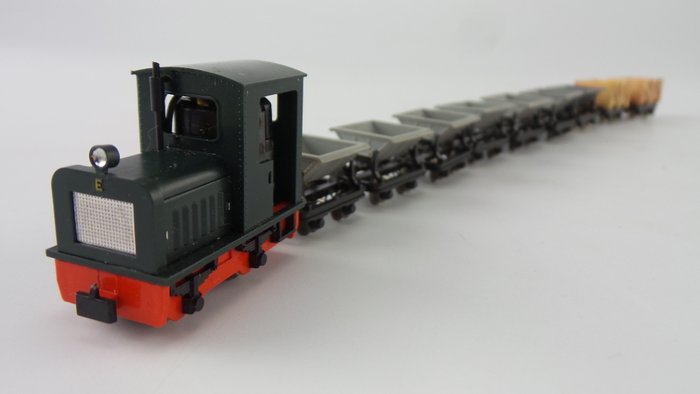 Egger-Bahn H0e - 5000 - Set mit Schmalspur-Diesellokomotive, 10 Wagen, Gleisen und Batteriespeisung
