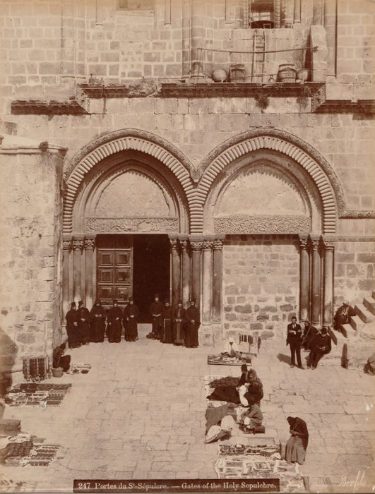Félix Bonfils (1831-1885) - Merchants at the gates of the church of the Holy Sepulchre of Jerusalem, Israel.