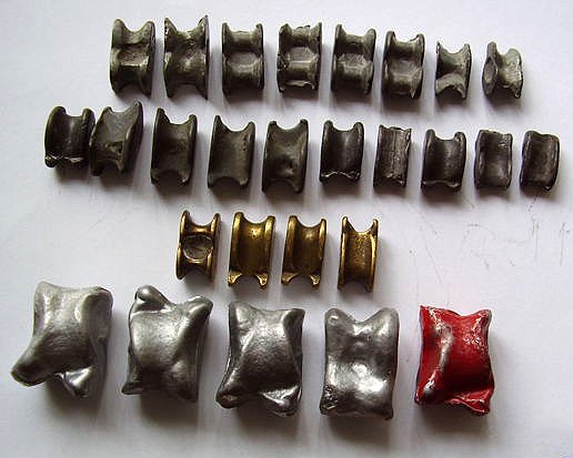 Knucklebones for a knucklebone game from the Netherlands of tin/lead/bronze/aluminium 1800-1920