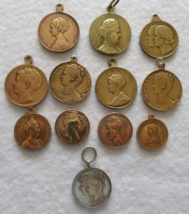 Nederland - penningen 1898/1937 Wilhelmina (11 munten brons en 1 munt zilver)