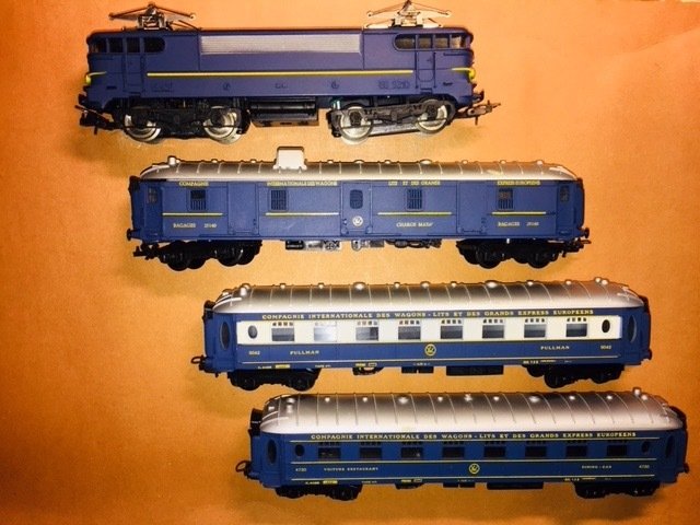 Lucky Life (Lima) H0 - Train set SNCF BB 9210 Locomotive and 3 carriages