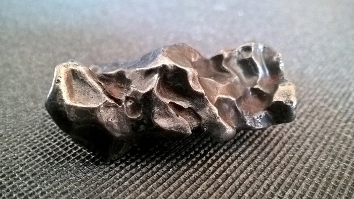 Sculpted Meteorite - Sikhote Alin - Regmaglyptes - 28 g