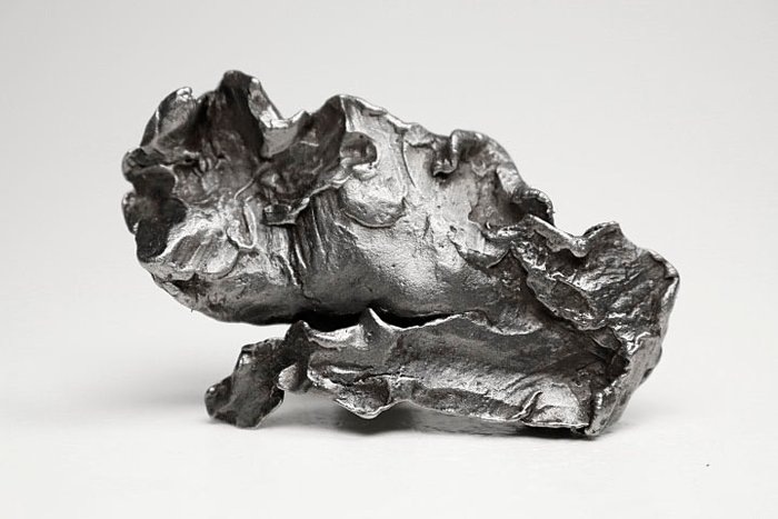Sikhote Alin - Shrapnel - Meteorite - Oktaedrite IIAB - Iron Meteorite - Best iron and always more rare on the meteorite market - 86.80gm