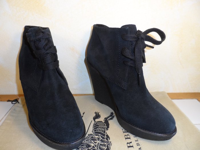 burberry boots womens price
