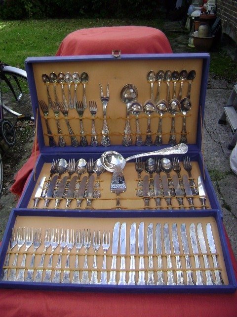 Heavy silver plated AMZ 800, cutlery for 12 people.