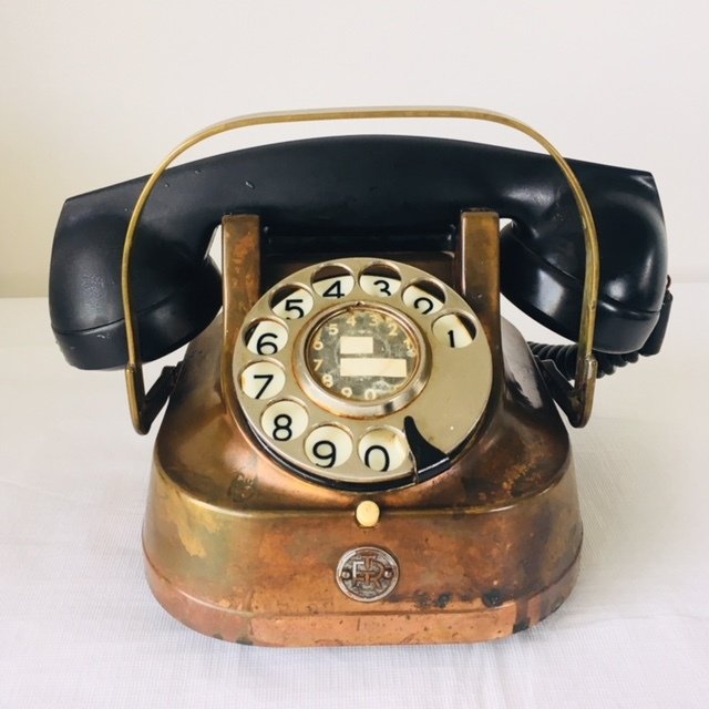Mooie oude koperen telefoon, België, 1956 (RTT)