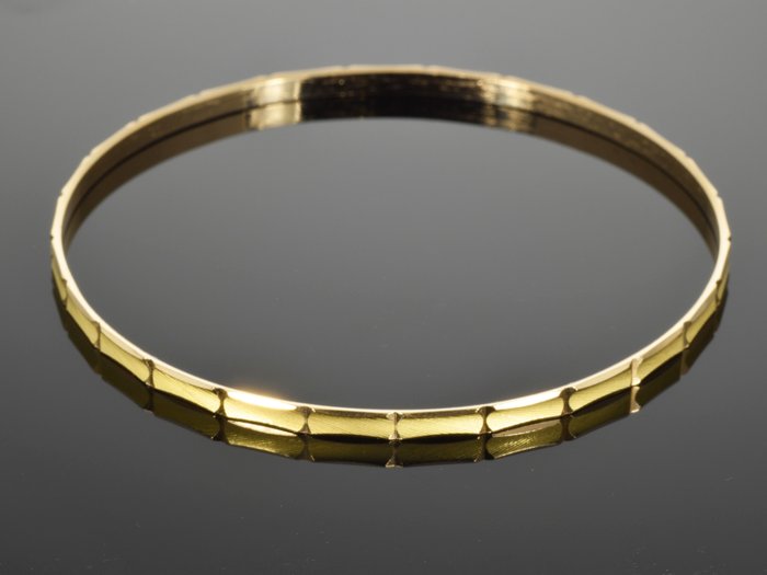 Gold, 18 kt. Bracelet. Diameter 6.5 cm Length: 20 cm No reserve price