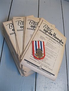 38 x magazine for officers of the KNIL + Medal Award for order and peace