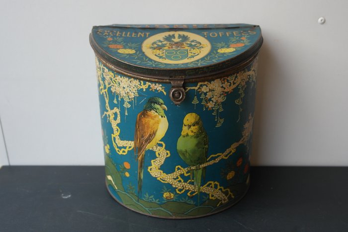 Storage tin of Dibbits Caramels - first half 20th century