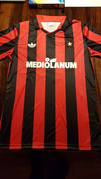 AC Milan home jersey 90-91 - Marco van Basten