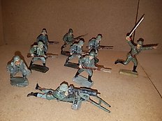 Lineol, Elastolin, etc. 9 attacking Wehrmacht soldiers including officer with sable and lying machinegun.