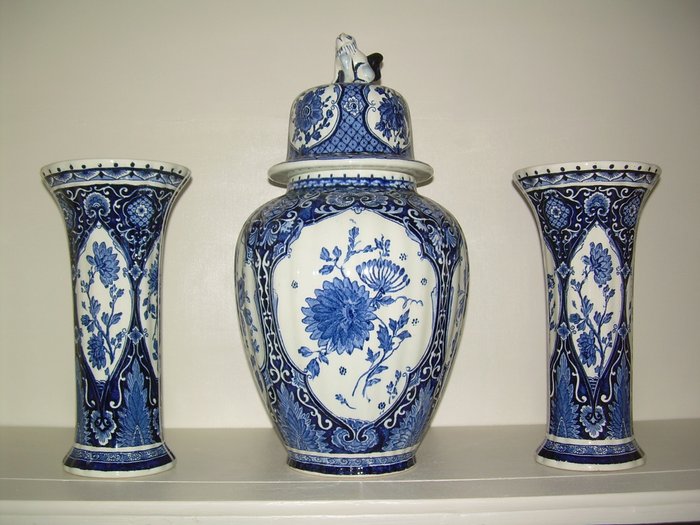 Delft Blue cabinet set Made for royal Sphinx Holland by Boch Belgium.