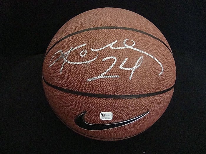 kobe bryant signed basketball