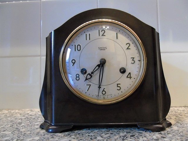 Bakelite - Smiths Enfield - clock - Great Britain - 1st period 1900