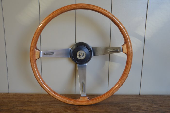 Hellebore - Alfa Romeo wooden steering wheel 40 cm diameter, for a classic car