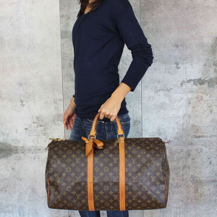 Sold at Auction: LOUIS VUITTON VINTAGE MONOGRAM KEEPALL BANDOULIERE BAG  W/DETACHABLE STRAP & LUGGAGE TAG (22 W X 12 TALL) BAG W/DETACHABLE STRAP  & LUGGAGE TAG (22 W X 12 TALL)