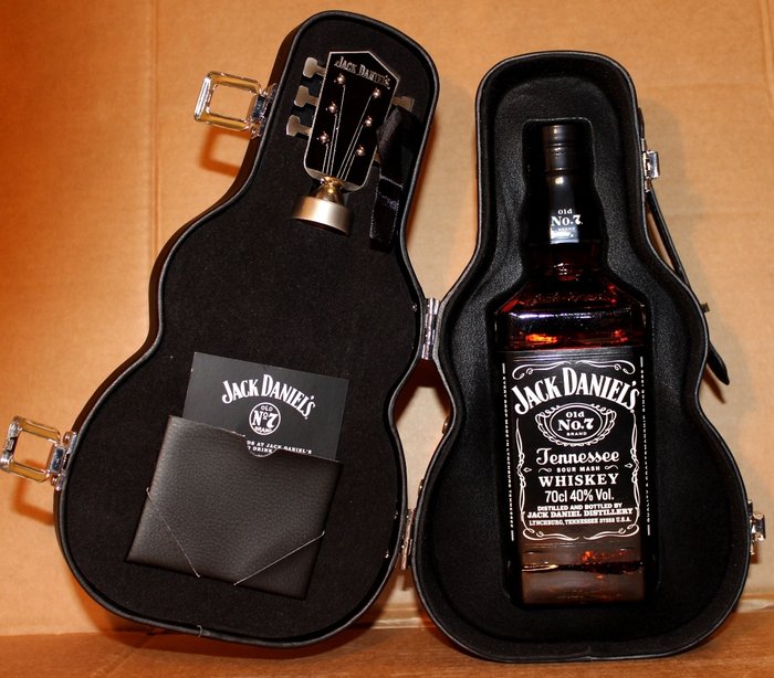 Jack Daniels No 7 "Guitar Case Edition" Tennessee Whiskey, 700ml/70cl, 40%vol Guitar Case + Bottle stopper