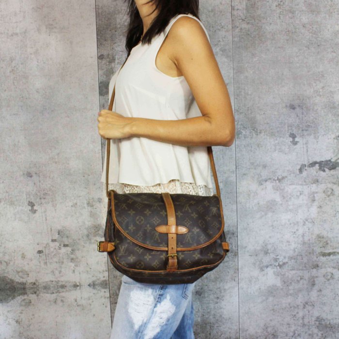 Louis Vuitton - Monogram Saumur 30 shoulder bag - *No Minimum Price* - Catawiki