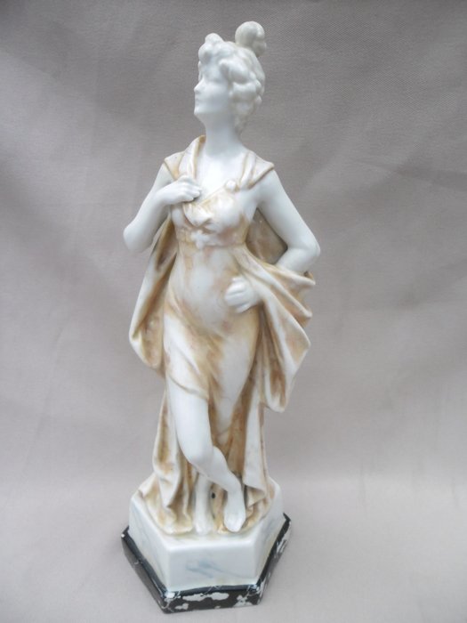 Altenburg Saxony - porcelain sculpture of lady