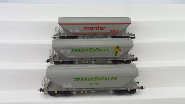 Trix H0 - 24500 - Set with 3 silo wagons 4-axles of the FS, NMBS/SNCB and SNCF