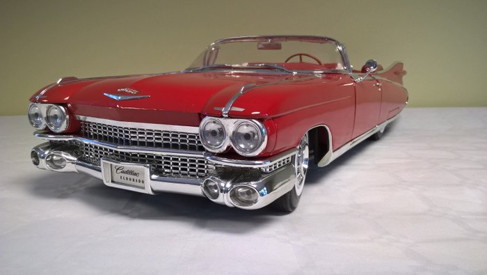 Maisto - Scale 1/12 - Cadillac Eldorado Biarritz 1959 - Red
