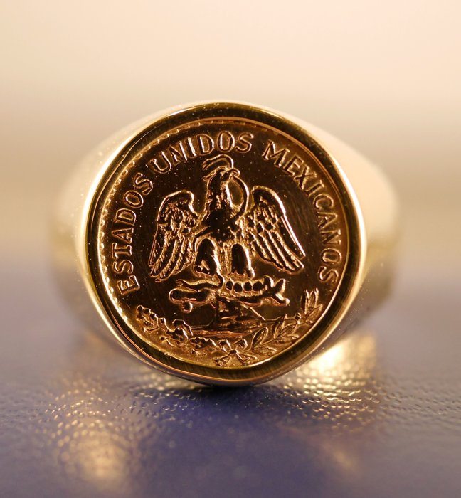 Gold Ring Dos Pesos 22 kt Coin 1945, made of 18 kt yellow gold