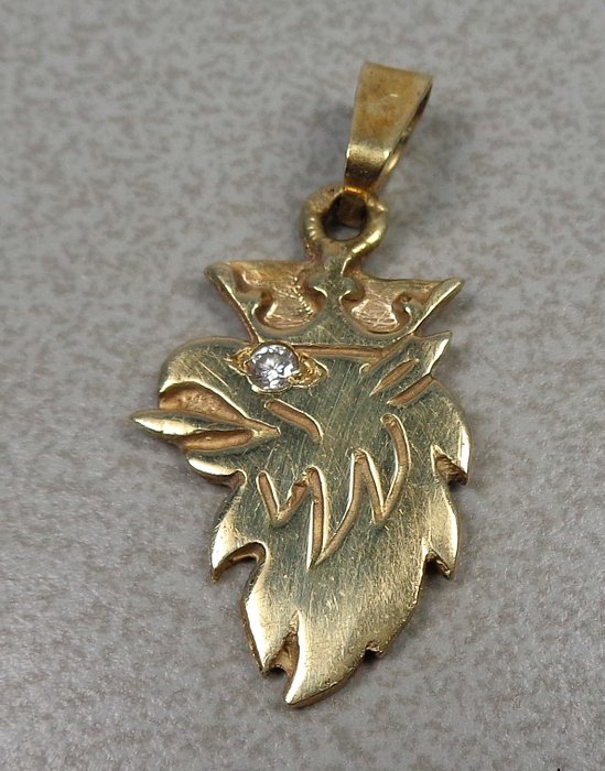 14 kt gold pendant with brilliant cut diamond of 0.035 ct.
 Scania  Vabis.
