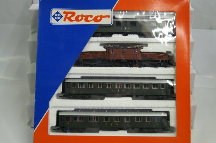 Roco H0 - 43023 - Train set Swiss Crocodile with 3 passenger carriages of the SBB