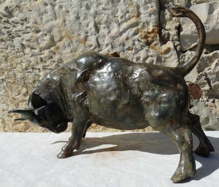 Pierre Chenet - Bronze "Le Taureau" (The Bull) - Fonderie Pierre Chenet Foundry - Signed (6 kg / 40 cm)