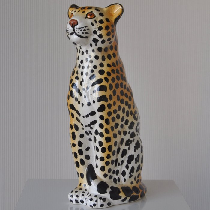 Vintage Italian ceramic Cheetah statue, from the 70s.