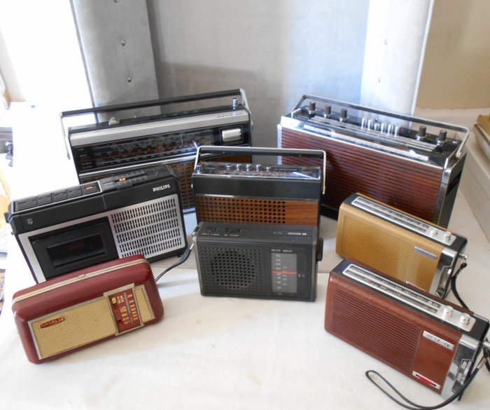 Lot of 8 old radios, Optalix Saint James, TO 100, radio Philips Cassette, Grunding, Schneider