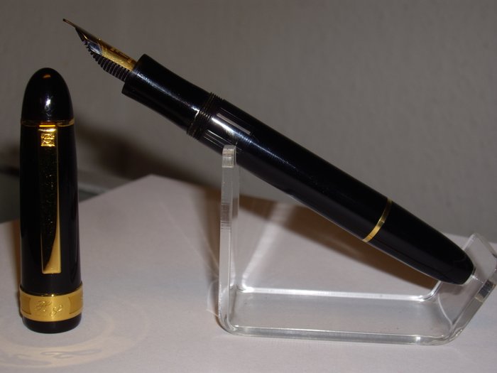 Senator PRESIDENT oversized fountain pen piston filler with M nib - German quality