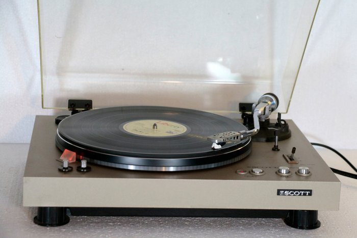 Rock-solid SCOTT RECORD PLAYER PS-77XV WITH BRAND NEW STANTON CARTRIDGE AND DIRECT DRIVE