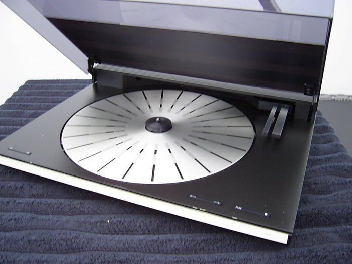 Bang & Olufsen BeoGram 9000 tangential turntable with new needle