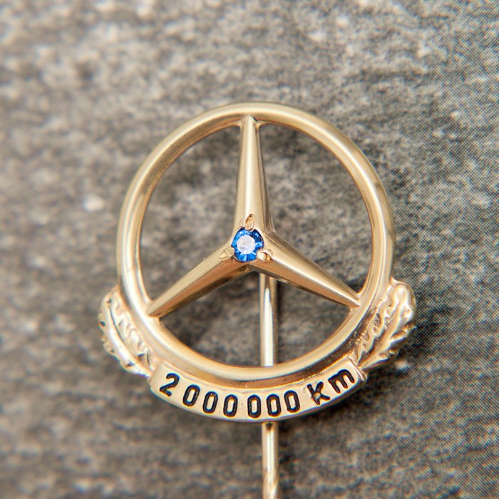 Image 2 of Clothing - Polished Mercedes Benz Daimler 333 8K Gold Pin 2.000.000 Km Sapphire& Papers - Mercedes-