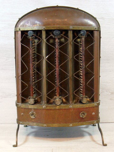 Antique copper Inventa electric heater Dutch Patent No. 3066, 1st half 20th century