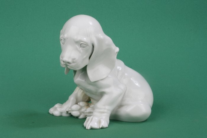 Rare Allach (ss) ‘Sitting Young Dachshund’ sculpture, Model 2, height 14 cm, Theodor Karner.