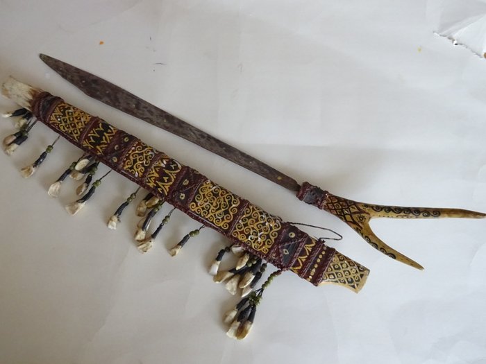 DAYAK BORNEO Mandau Ceremonial Head Hunters Sword & Dagger Scabbard Teeth