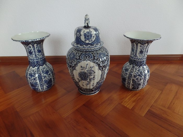 Delft blue cabinet set made for Royal Sphinx Holland by Boch Belgium
