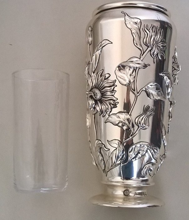 Vase in Sheffield silver by Marcello Giorgio - Series “I Girasoli”, new, Recanati (Macerata) Italy