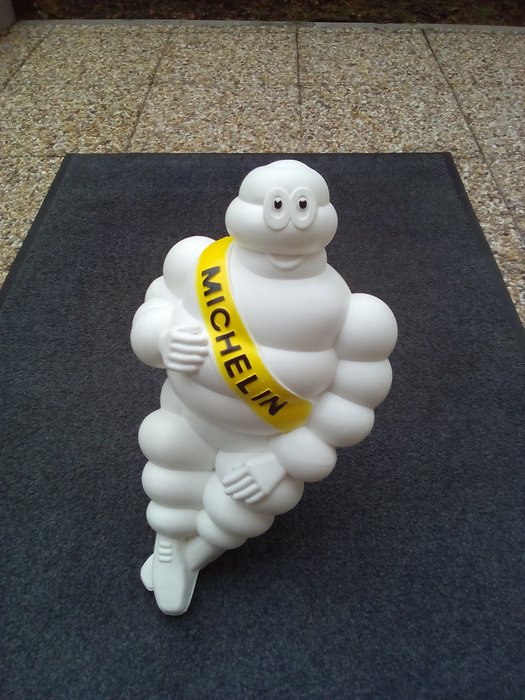 MICHELIN BIBENDUM (Michelin man) plastic sign, marked on reverse: "Michelin ET CIE 1966" Made in Finland, with stand, 48 cm tall !!!